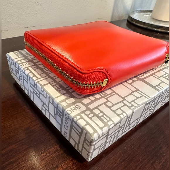 New Comme des Garcons red zip around wallet - Picture 4 of 10